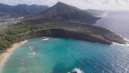 火山口珊瑚礁热带岛屿鸟瞰哈瑙马湾海滩