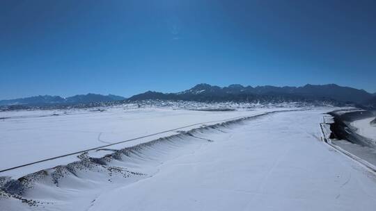 新疆北疆冬天雪路风景4K