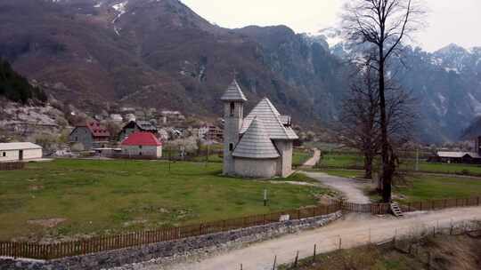 山脚下的村庄教堂视频素材模板下载