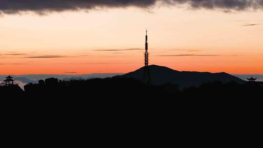 电信大山里的高山上农村5G信号铁塔通讯气象