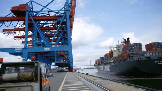 货柜码头 国际贸易