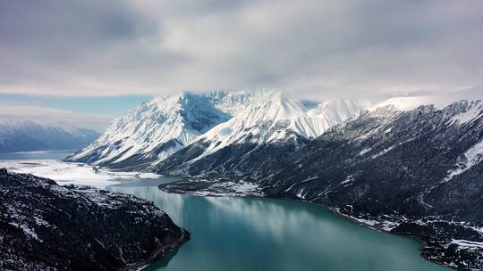 雪山湖泊蓝天航拍