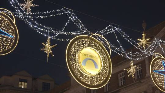 英国伦敦牛津街上空的圣诞灯视频素材模板下载