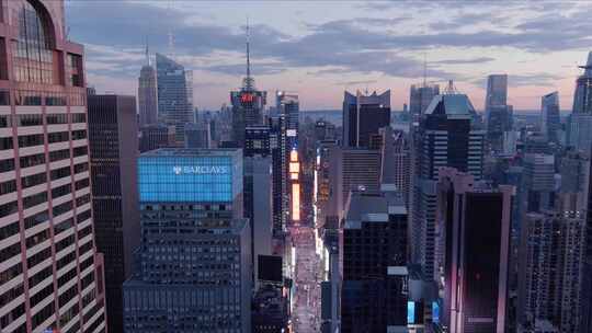 航拍纽约时代广场曼哈顿摩天大楼汽车街道