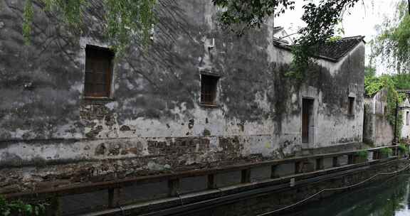 春天雨天苏州平江路唯美景观 清晨水乡老街