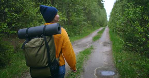 徒步旅行，冬季，女人，森林