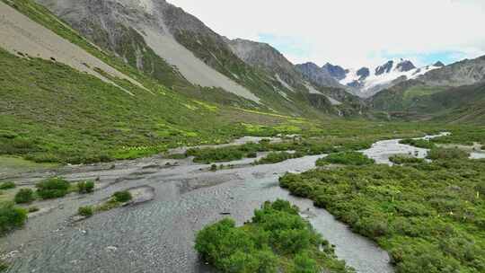 航拍川西格聂山区阿萨贡格雪山草原风光