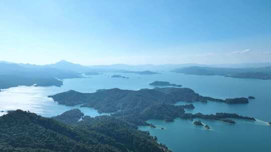 森林湖泊山川河流航拍万绿湖风景自然风光