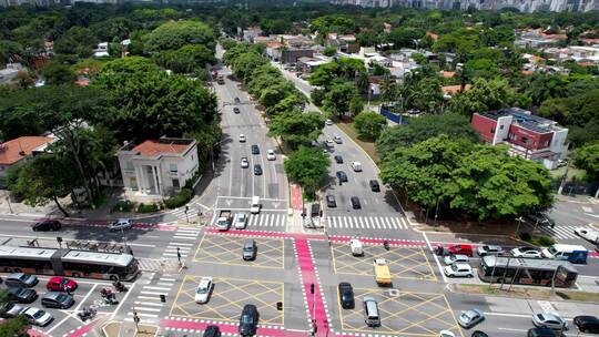 著名的十字路口：巴西圣保罗的雷布卡斯大道和巴西大道。