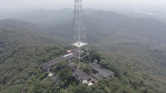 航拍山峦山区信号基站塔