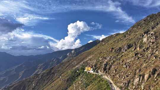 山腰上的寺庙延时