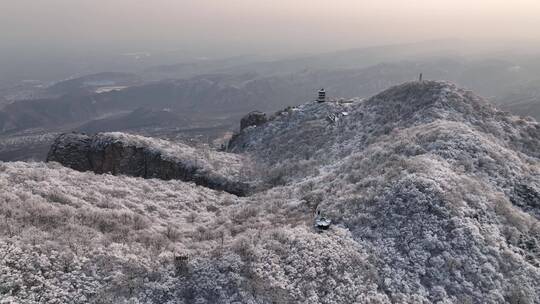 航拍焦作云台山峰林峡山脉冬季雾凇雪景