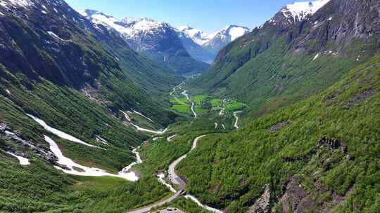 挪威山脉蜿蜒道路鸟瞰图