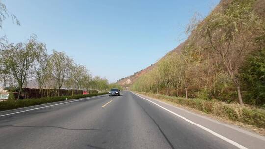 开车第一视角沿途风景 行驶在公路上视频素材模板下载