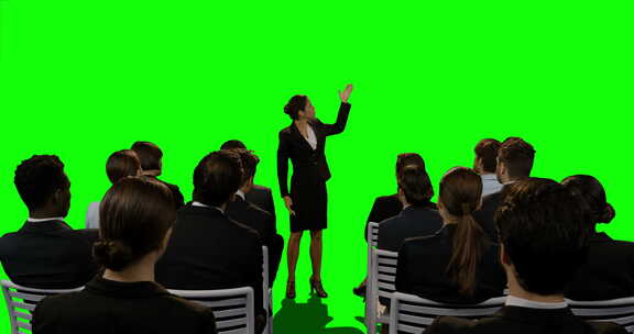 女人在绿幕上演讲
