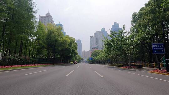 上海封城中公路街景景象