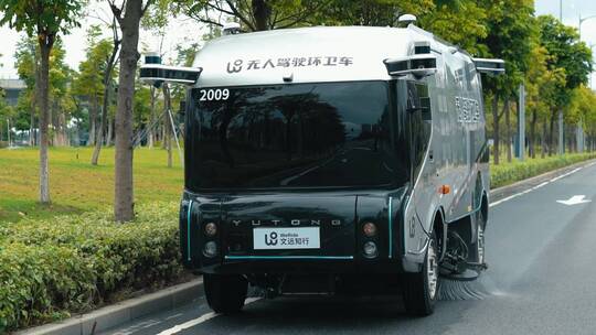 无人驾驶   喷水车 护路车 环卫车