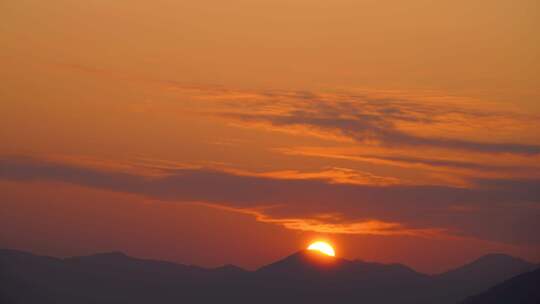 乡村黄昏日落延时夕阳晚霞山峰阳光山脉远山