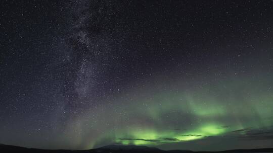 夜晚北极光景观实拍