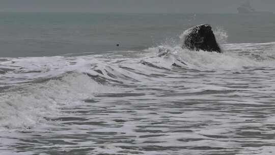 海陵岛海浪礁石航拍风光