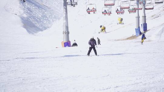 实拍滑雪运动