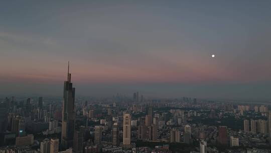 航拍南京玄武湖市区日出