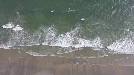 波涛汹涌的海岸航拍