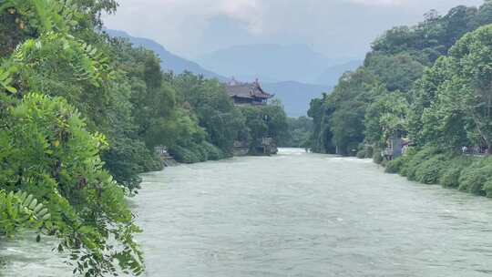 树林远山岷江