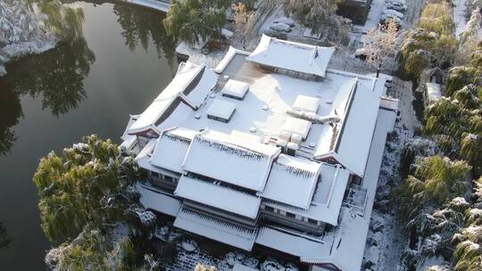 航拍山东济南大明湖5A景区冬天雪景