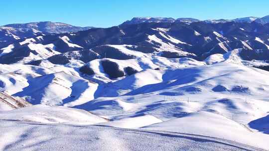 4k航拍冬季雪后祁连山草原