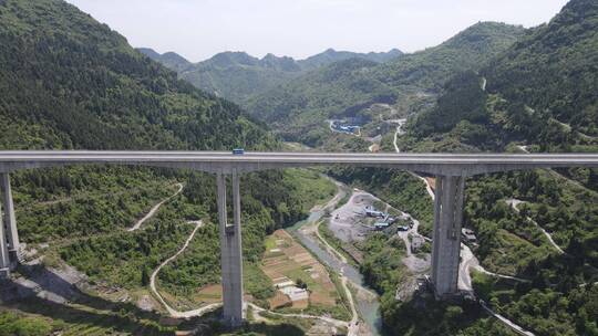 航拍大山高速路高架桥