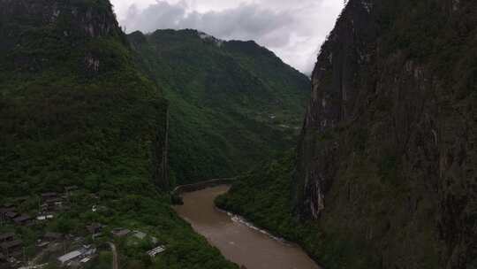 云南丙察察公路怒江大峡谷石门关航拍风光