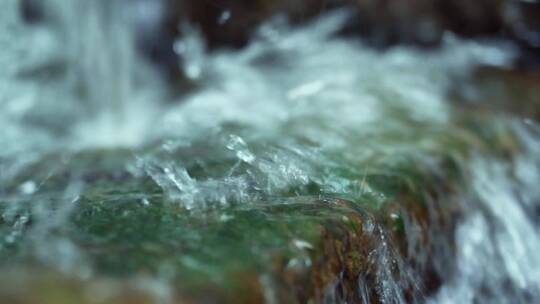 岩石水流水花溅射