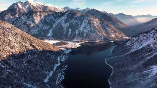 4k风景航拍云南雪山湖泊