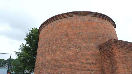 红砖圆型建筑外观素材