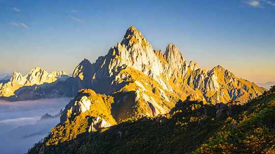 黄山景区山峰云雾缭绕旅行风光