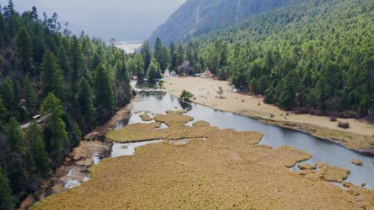 航拍波密嘎朗湖露营基地