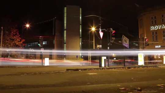 夜晚城市街道车流光影
