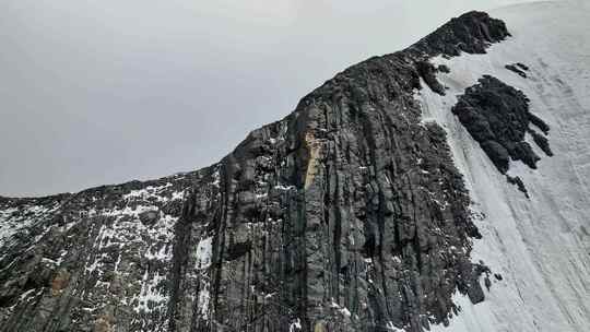 航拍四川甘孜贡嘎山卫峰乌库楚雪山风光