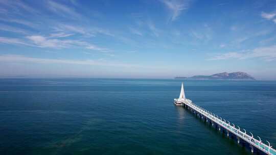 航拍青岛西海岸海军公园栈桥特写