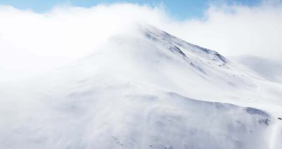 云雾缭绕的夹金山美丽航拍风景川西大气雪山