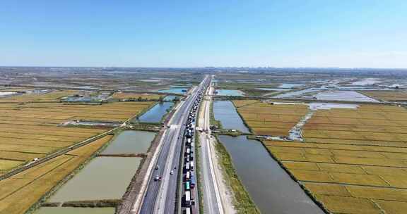 节假日高速公路堵车