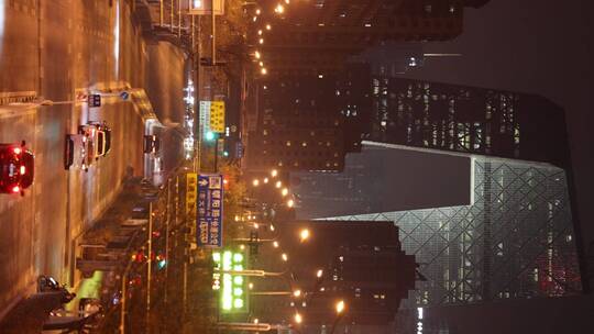 400焦段竖版北京央视大楼交通车流夜景