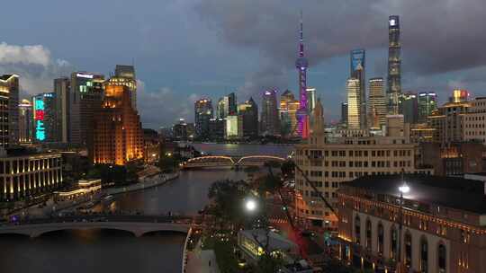 上海外滩陆家嘴夜景俯瞰