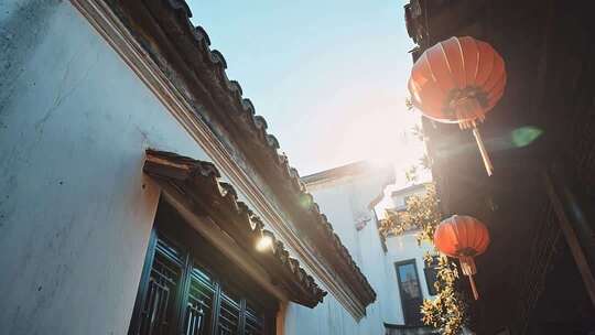 江南古建筑挂红灯笼景象