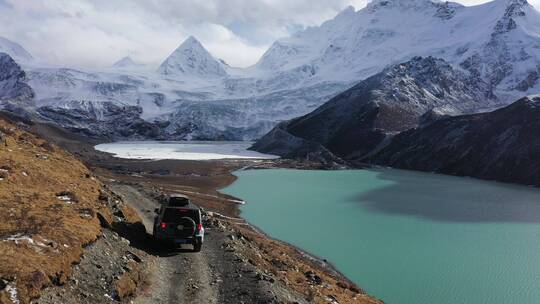 西藏那曲萨普神山越野航拍4K视频素材模板下载