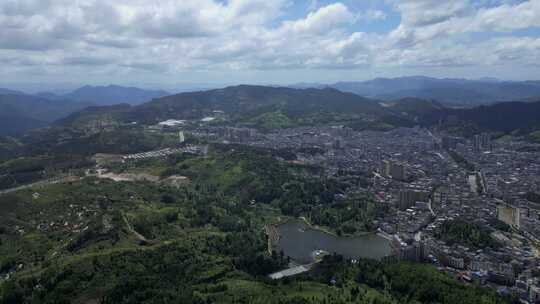 山区，县城