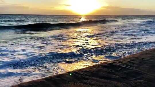 日出海浪