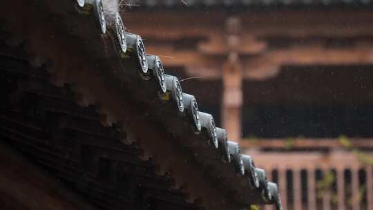 下雨天的中国古建筑屋檐视频素材模板下载