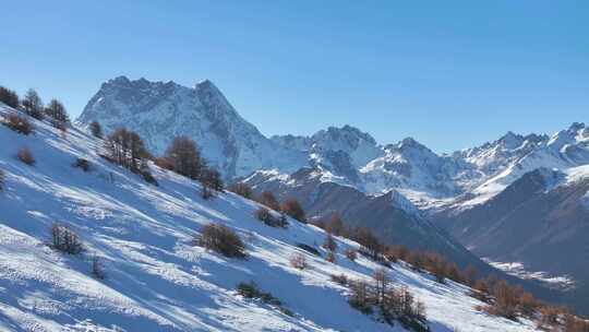 实拍登雪山画面